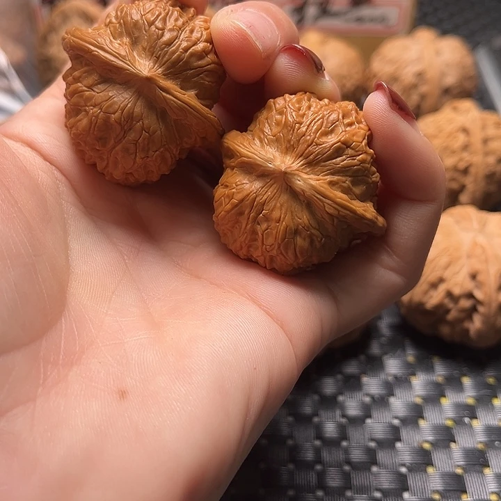 文玩核桃把件36血麒麟