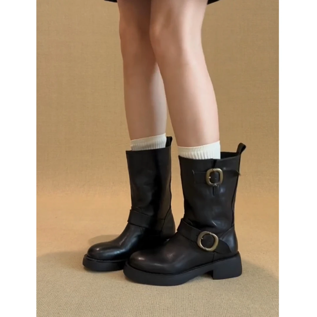 牛皮版~百搭黑色宽筒机车靴女皮带扣复古粗跟厚底炸街显瘦马丁靴