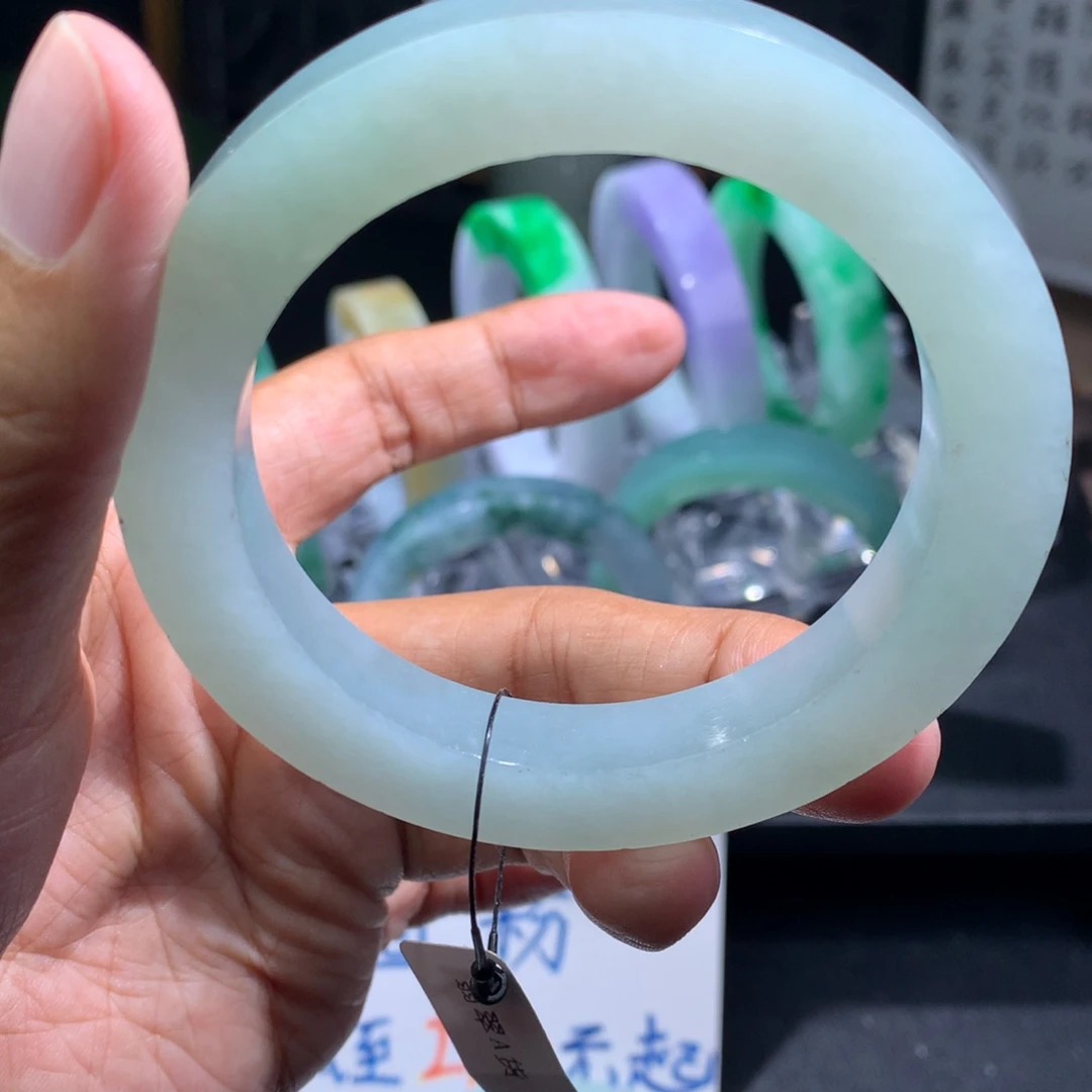 未镶嵌翡翠手镯定制翡翠