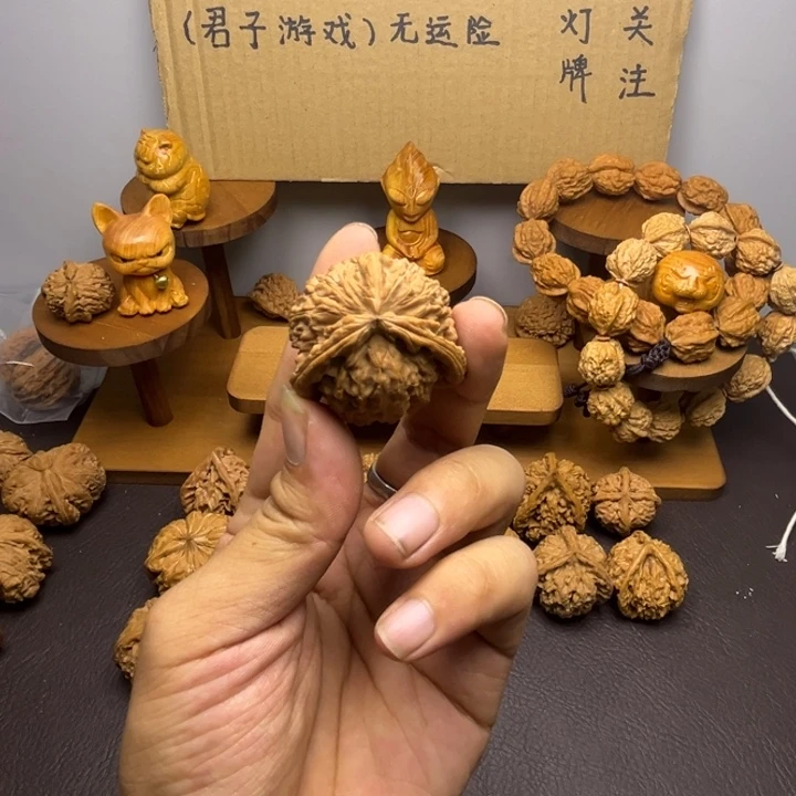 媕***树吊坠桃核白狮子两棱半