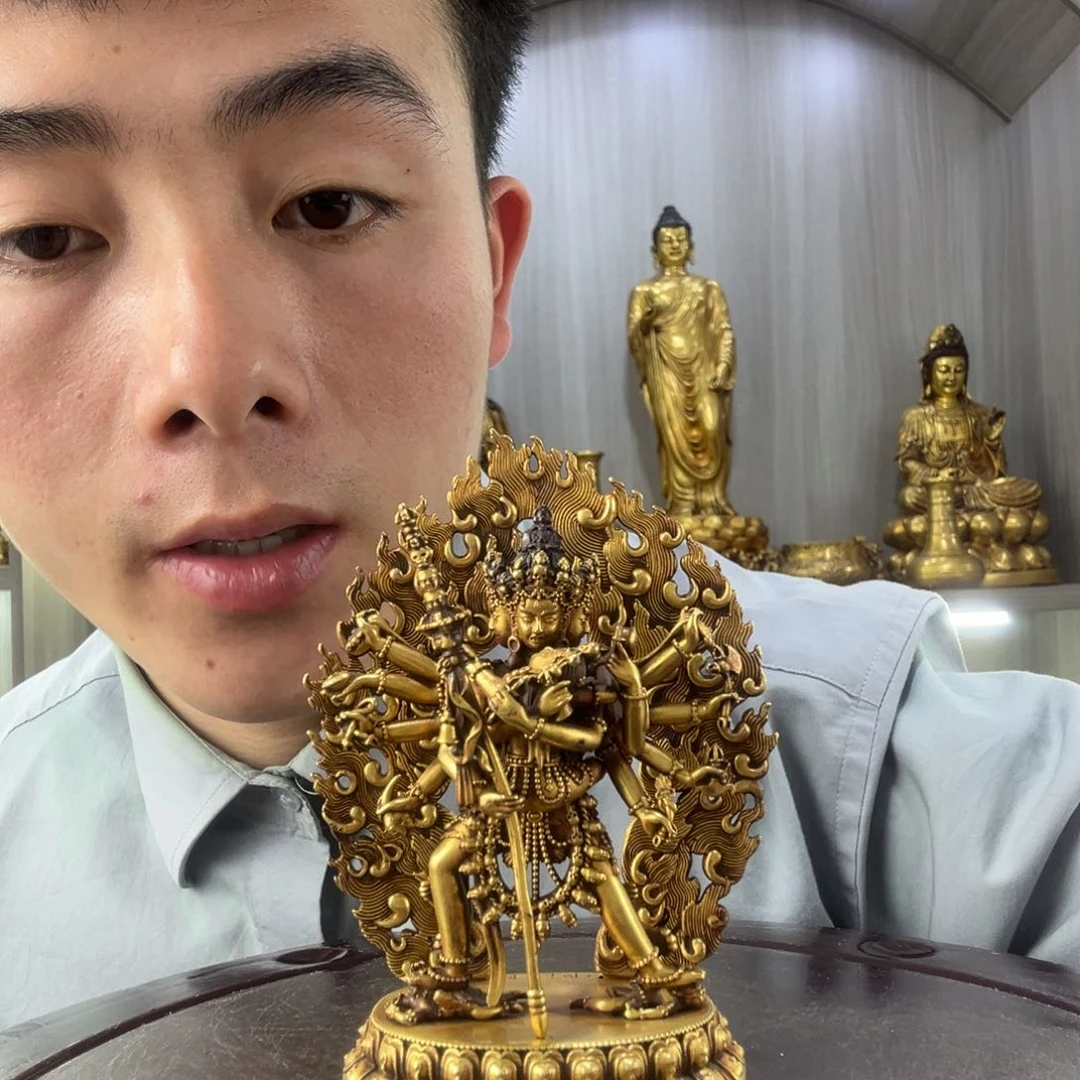 麒****馆佛像的造型和造型