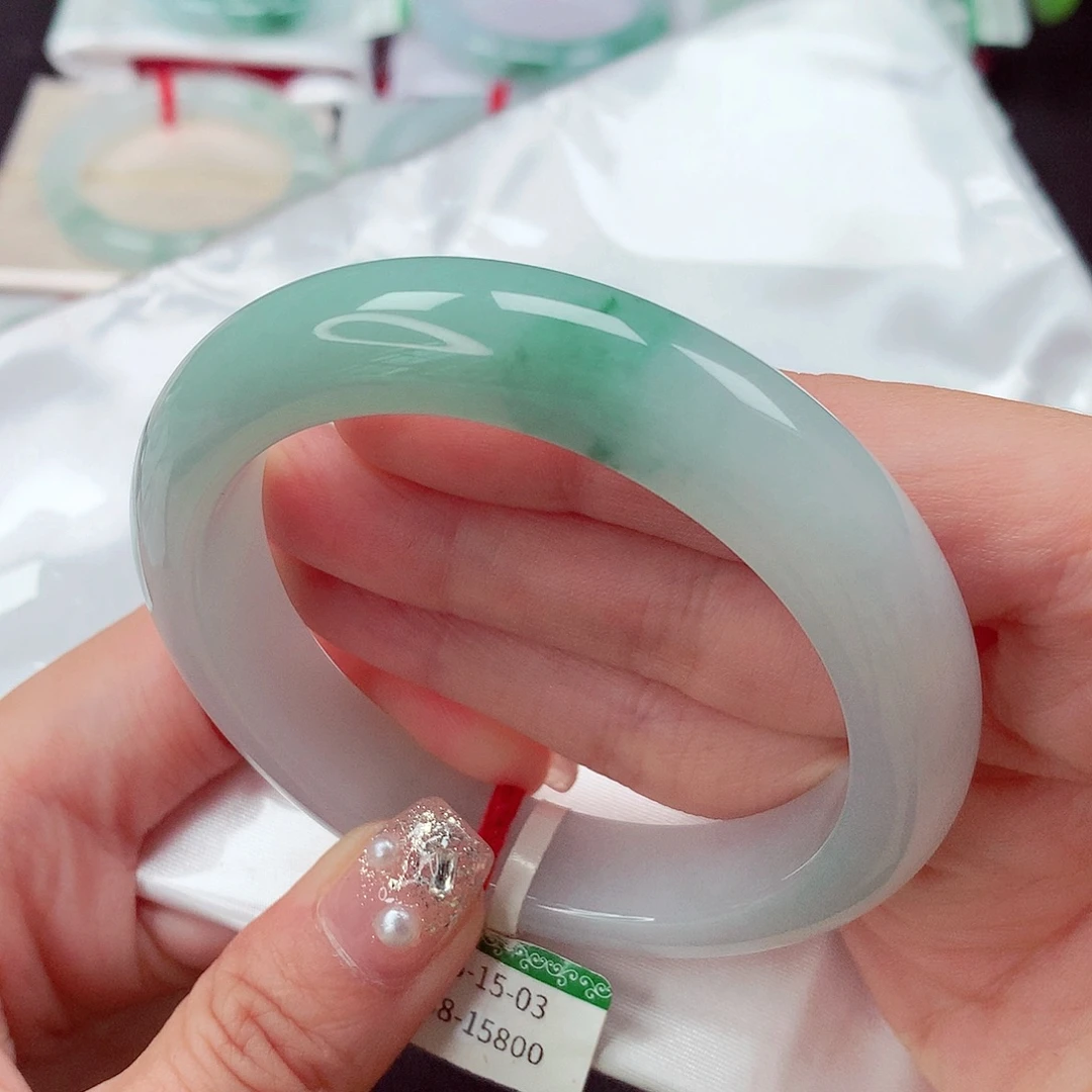 翡翠未镶嵌手镯胶润细腻飘蓝绿花 化底无棉8号