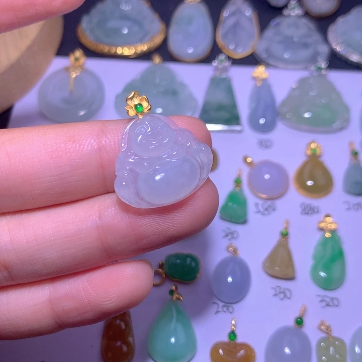 颈饰18K金镶嵌翡翠贺**呀翡翠