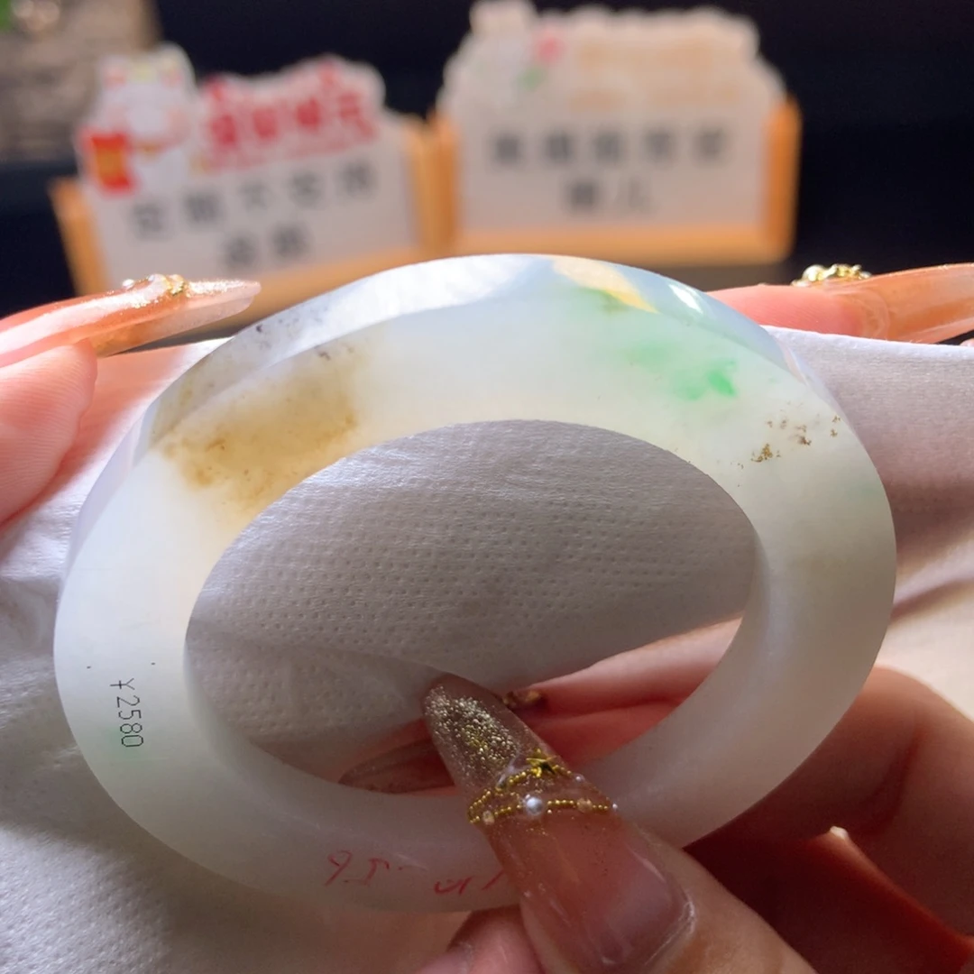 定制翡翠未镶嵌手镯