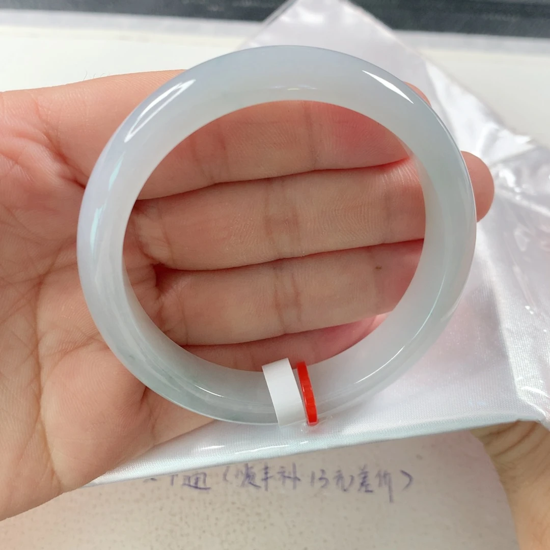 翡翠手镯未镶嵌⑧①