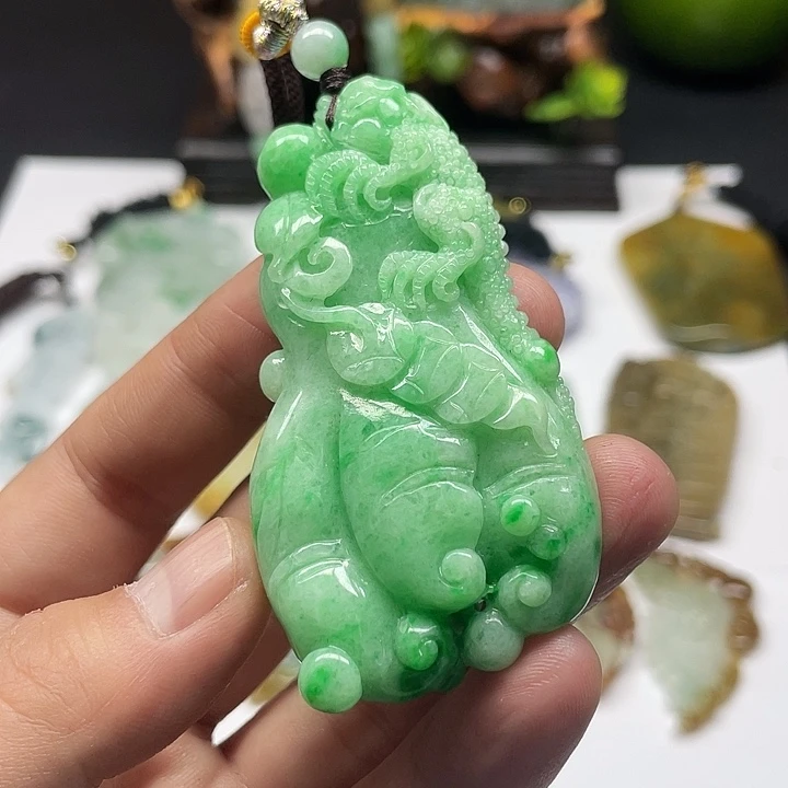 翡翠未镶嵌颈饰吊坠