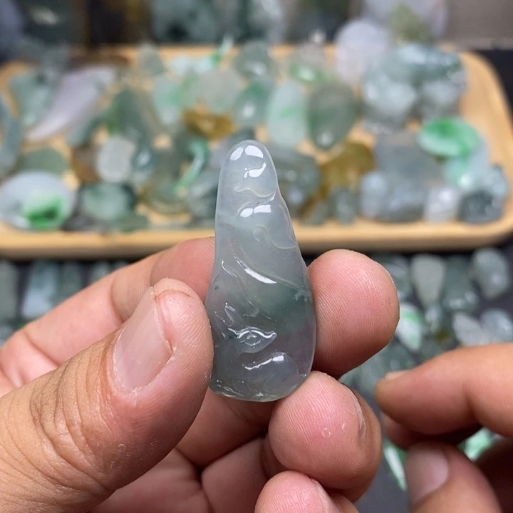 颈饰未镶嵌翡翠狐狸
