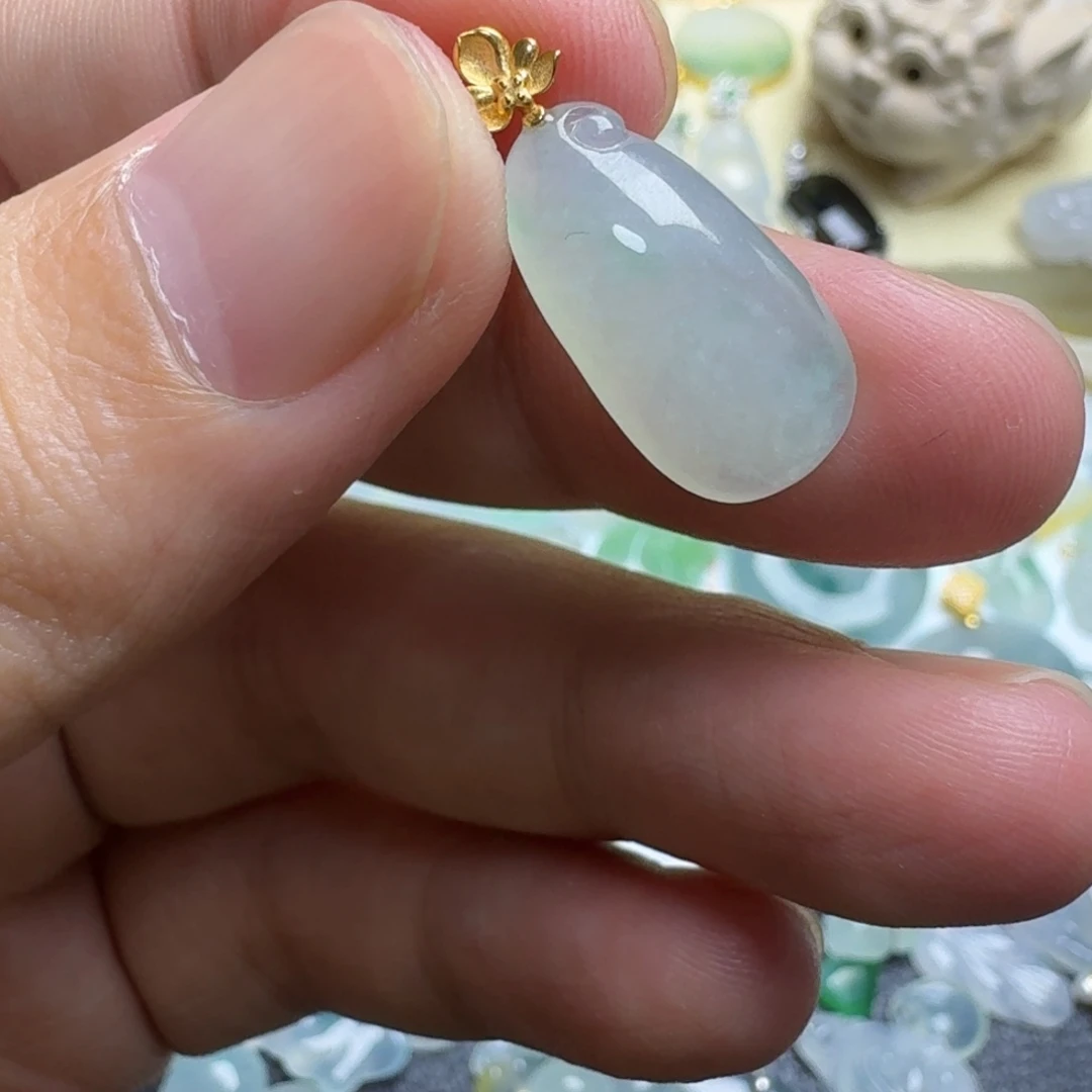 翡翠18K金镶嵌颈饰小福瓜
