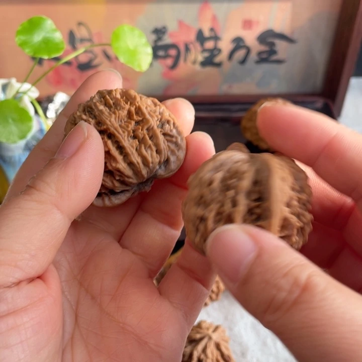 富***足核桃秦岭山脉文玩