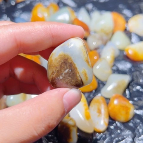 和田玉（糖玉）未镶嵌颈饰22.8克