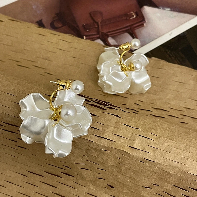 铜合金耳饰 法式仙气白色花瓣片片耳环温柔优雅气质高级甜美小众