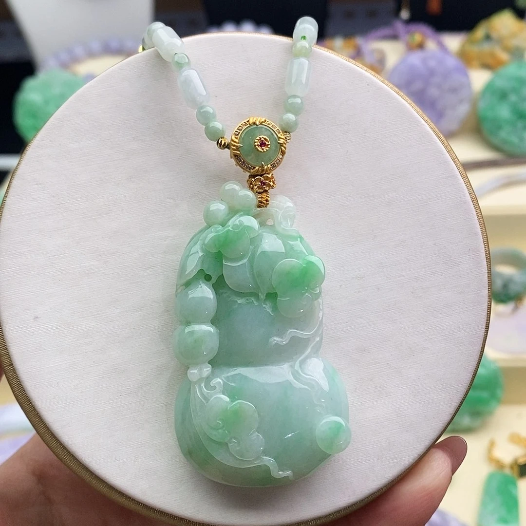 翡翠未镶嵌吊坠(赠链)