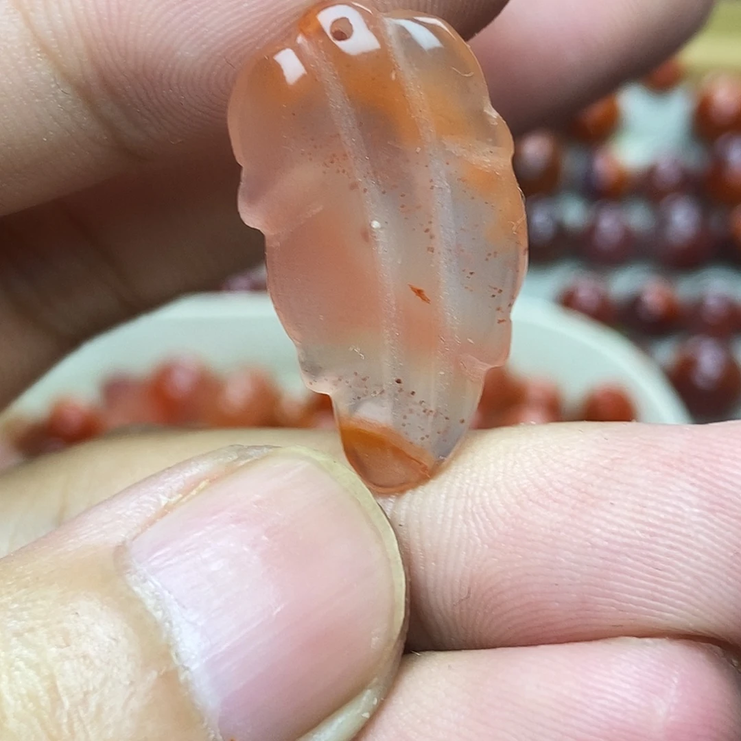 南红玛瑙未镶嵌配饰有瑕疵