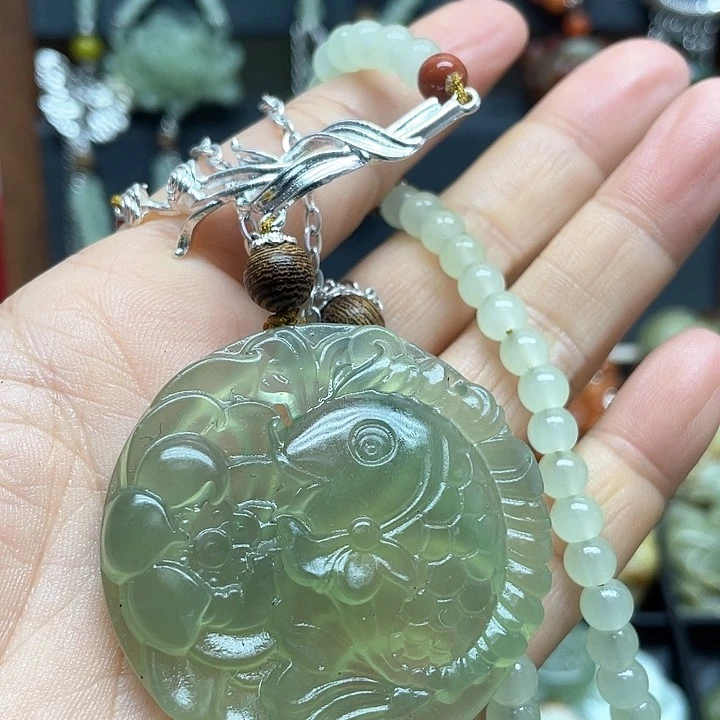 未镶嵌蛇纹石玉颈饰