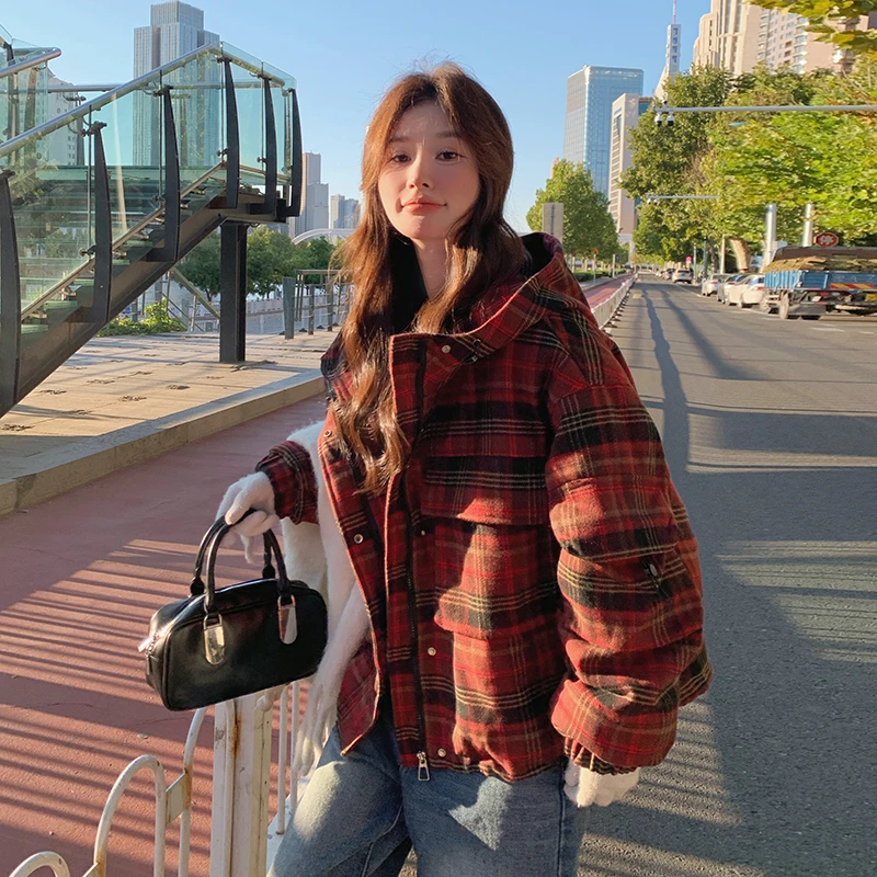 复古红色格纹连帽短款羽绒服女冬季新款小个子保暖90白鸭绒面包服