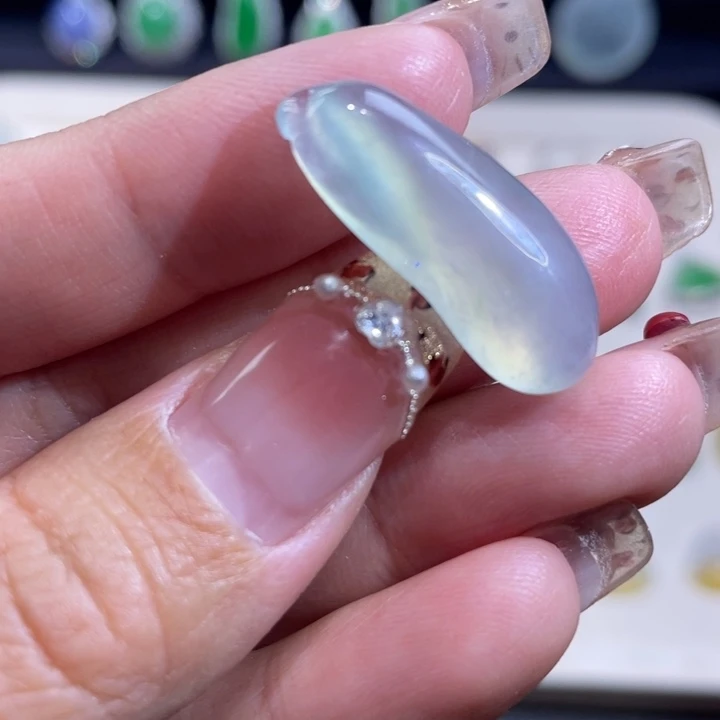 翡翠未镶嵌颈饰福瓜