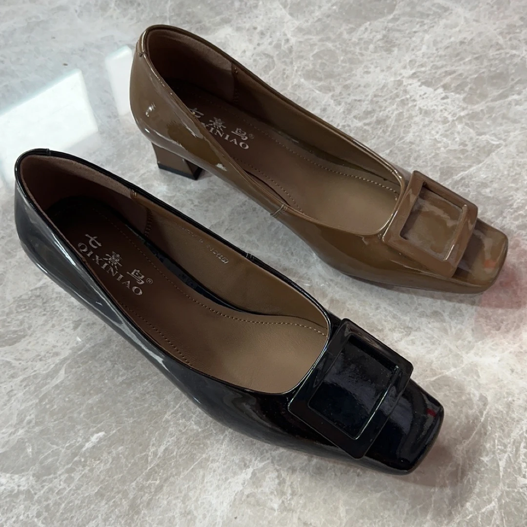 七喜鸟漆牛皮方跟鞋9677-6