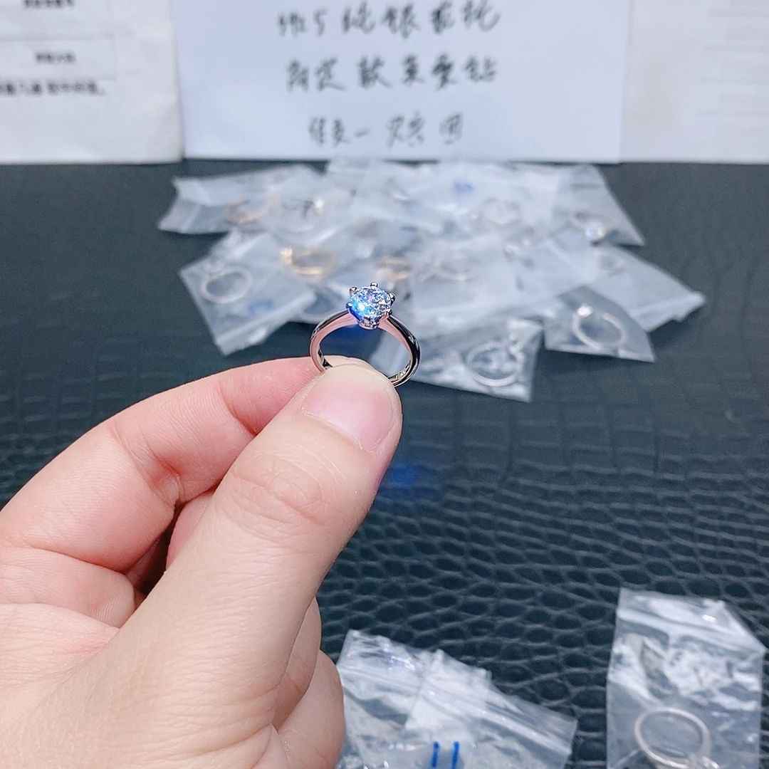 合成碳硅石925银皇冠六爪1克拉11码