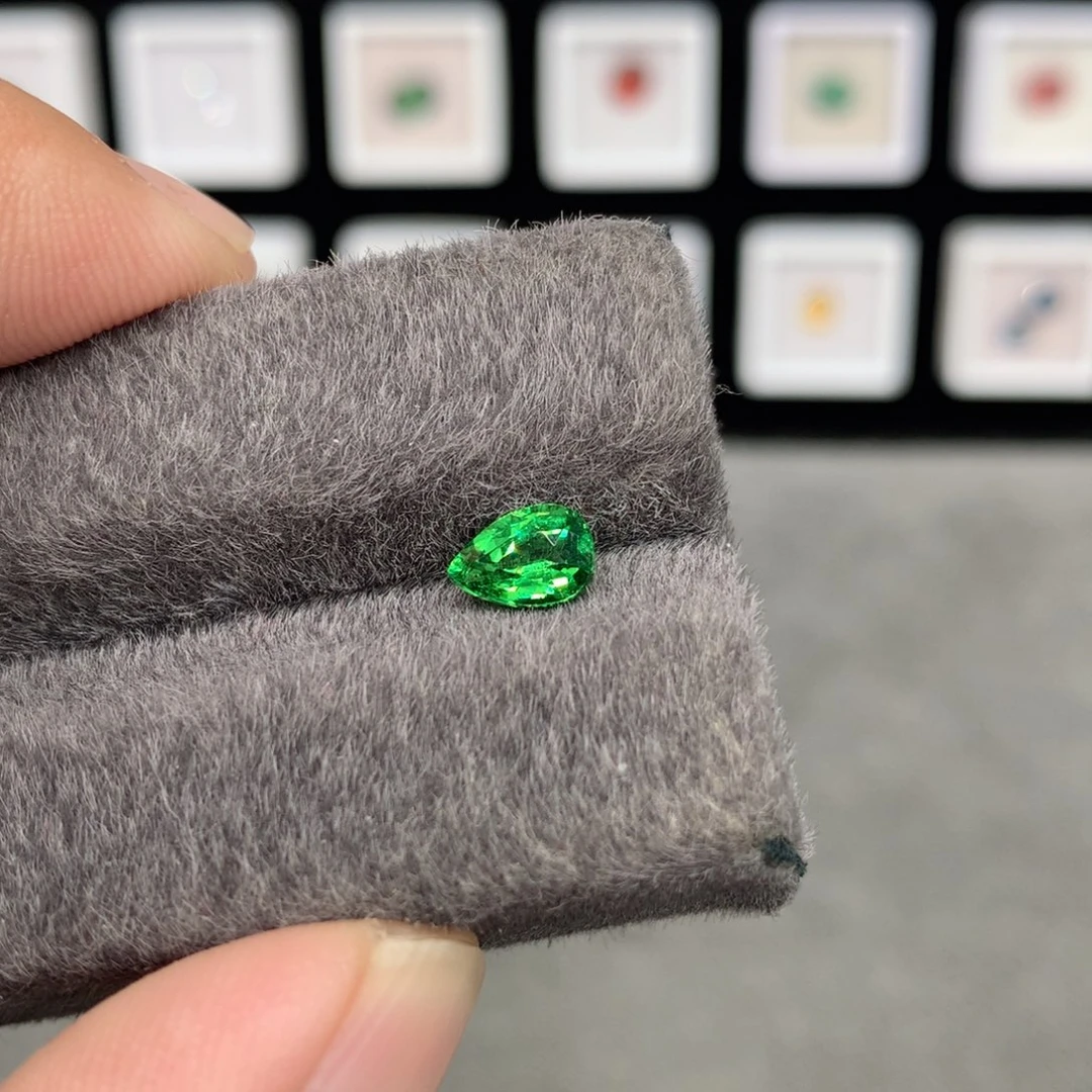 裸石石榴石（沙弗莱）未镶嵌1.03克拉