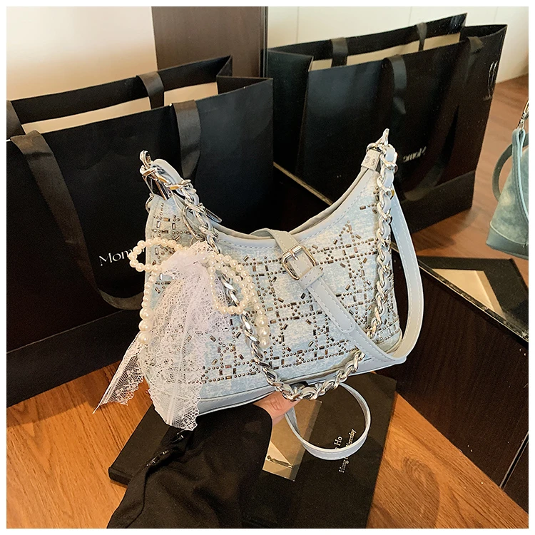 Scarlet Wong女包2025夏季新款牛仔粗链条复古腋下包法棍包单肩包