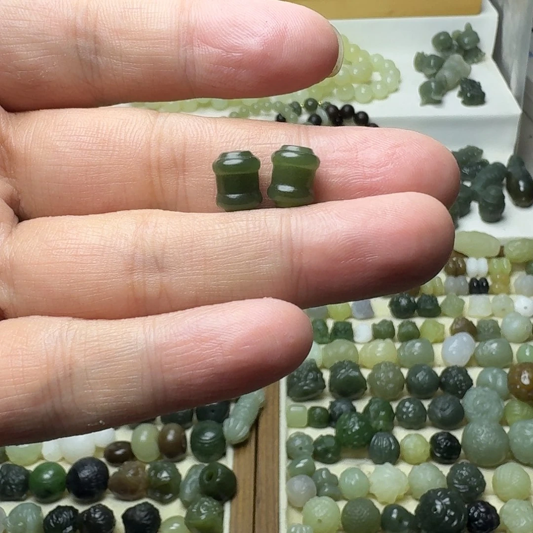 崔***饱和田玉未镶嵌珠宝半成品和田玉青玉竹节8×10㎜