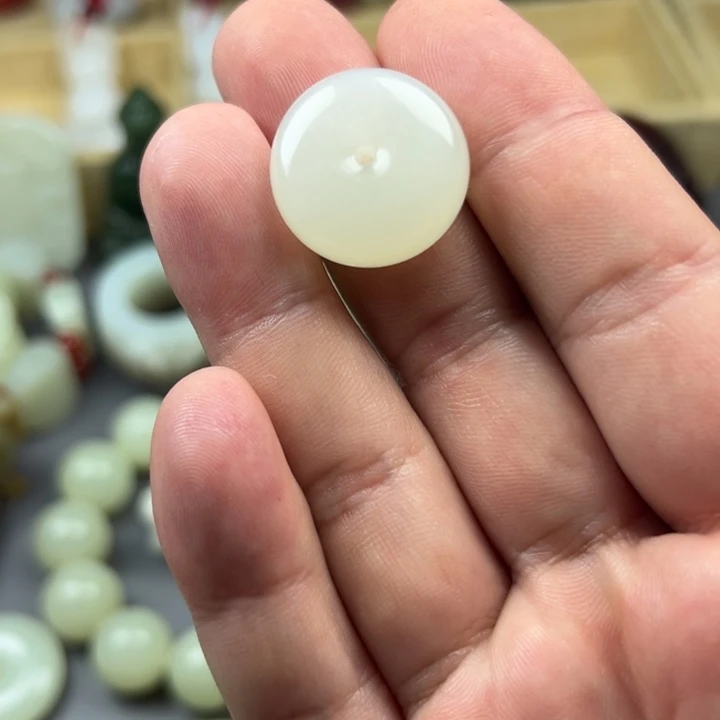 和田玉（糖玉）未镶嵌颈饰