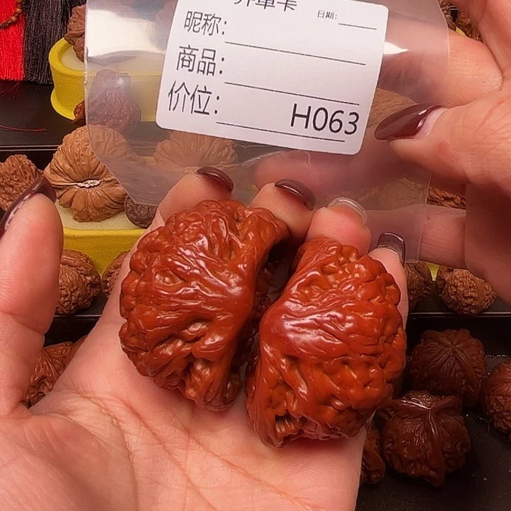 文玩核桃吊坠红蛇