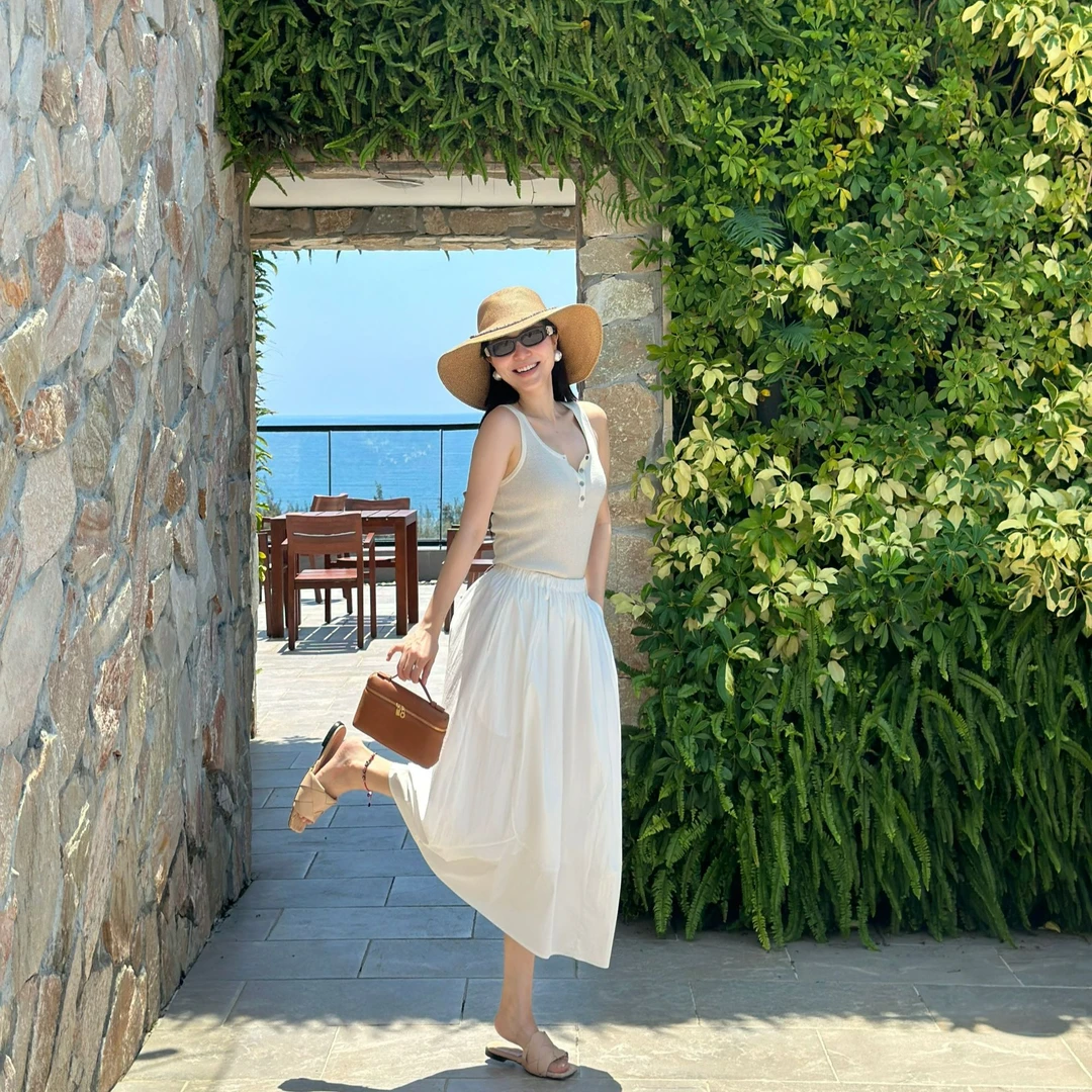 Museje Moye新款欧若风简约花苞裙                         开衫