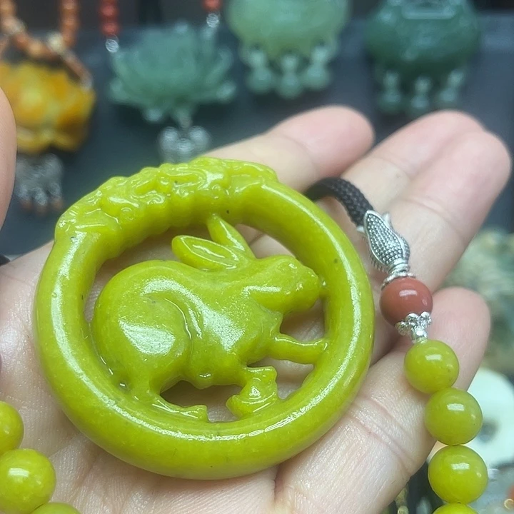 未镶嵌蛇纹石玉颈饰