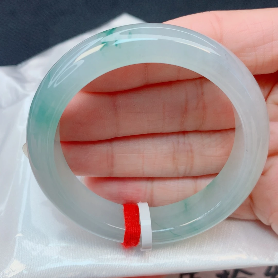 翡翠未镶嵌手镯51圈冰种起光起胶飘绿花无纹裂有黑点