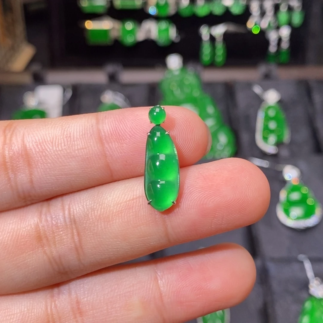 颈饰18K金镶嵌翡翠天然翡翠