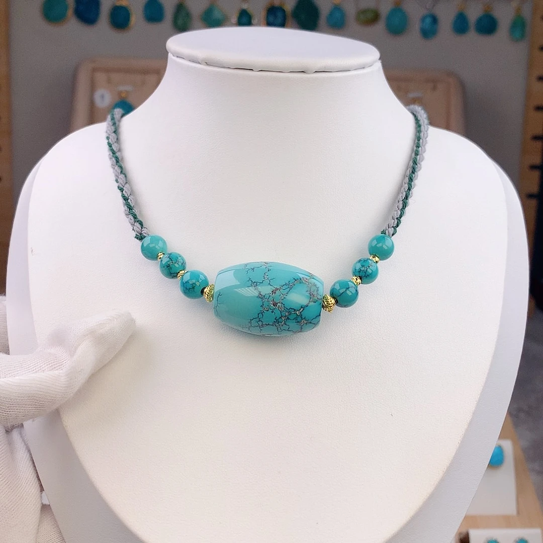 绿松石未镶嵌颈饰