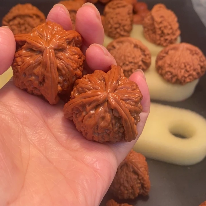 蝴***应猴头核桃吊坠工艺核桃