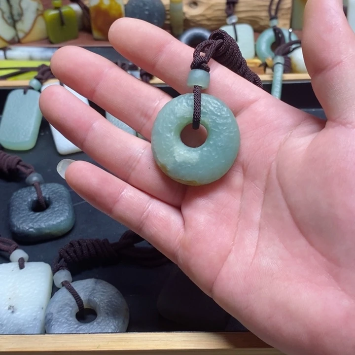 蛇纹石玉挂件未镶嵌云***0