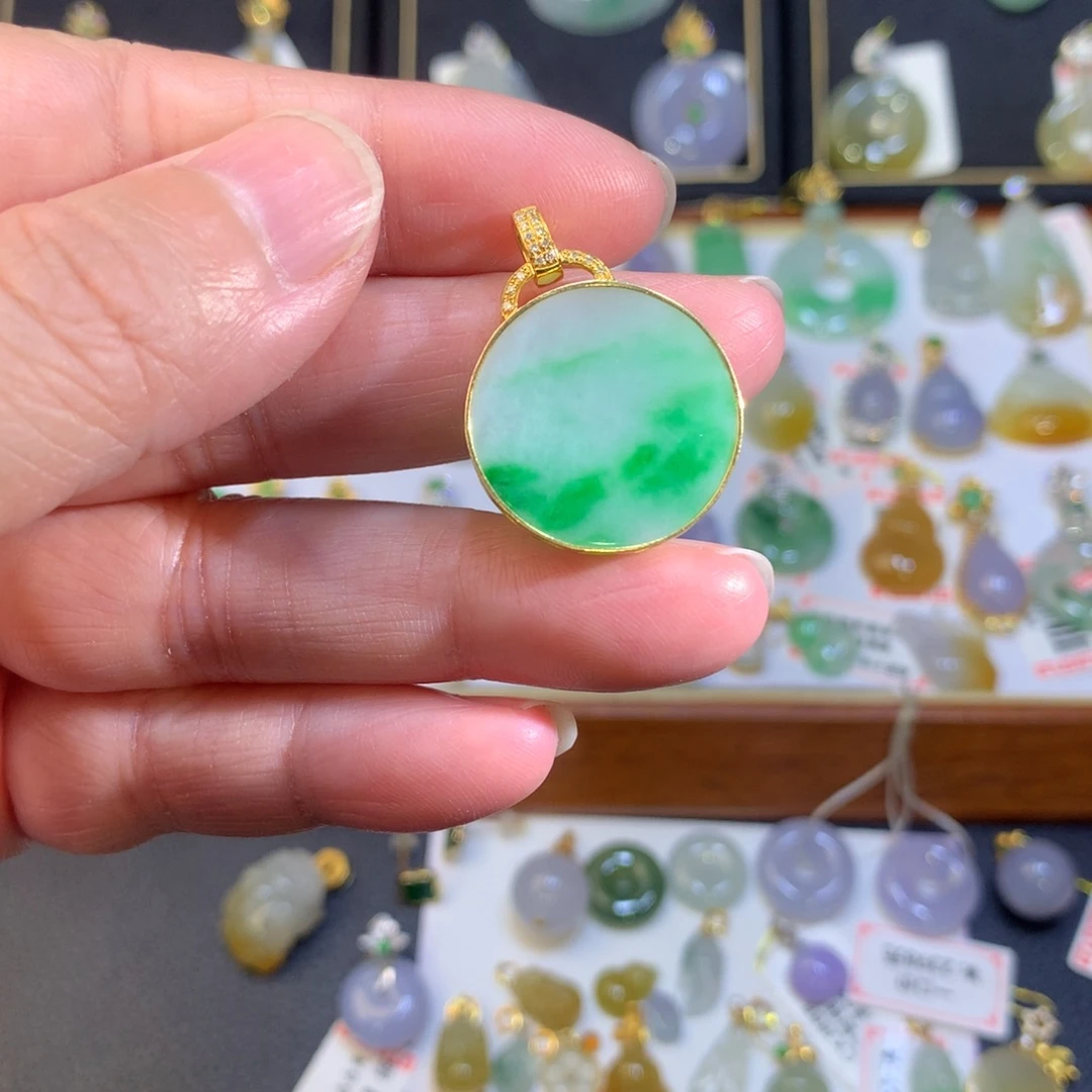 翡翠18K金镶嵌颈饰