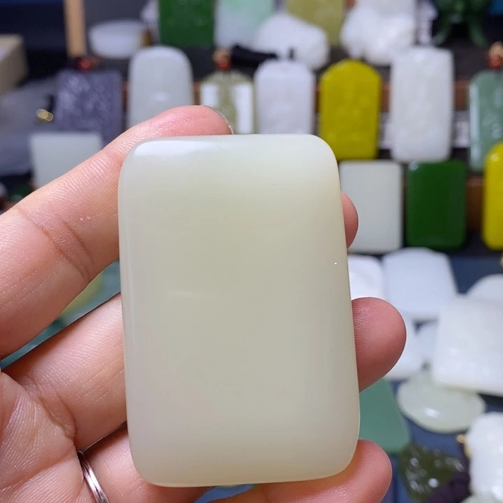 吊坠(赠链)未镶嵌和田玉