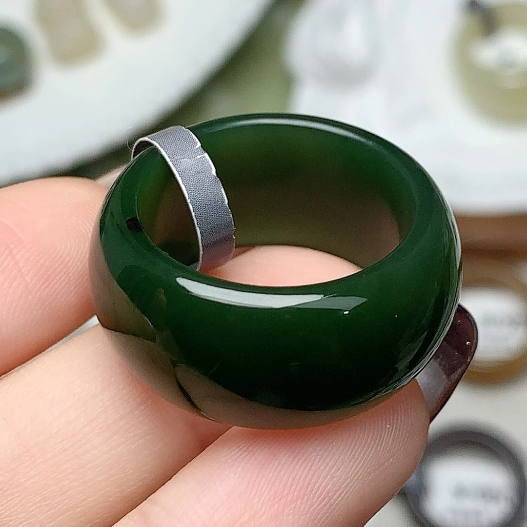 未镶嵌戒指和田玉