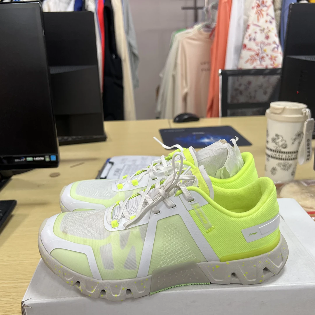 《B品以直播展示为准》鞋底鞋面脏(X772)李宁女子运动休闲鞋AFVT0
