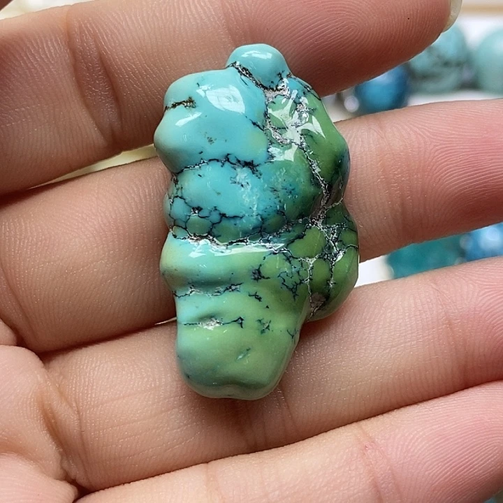 未镶嵌绿松石颈饰