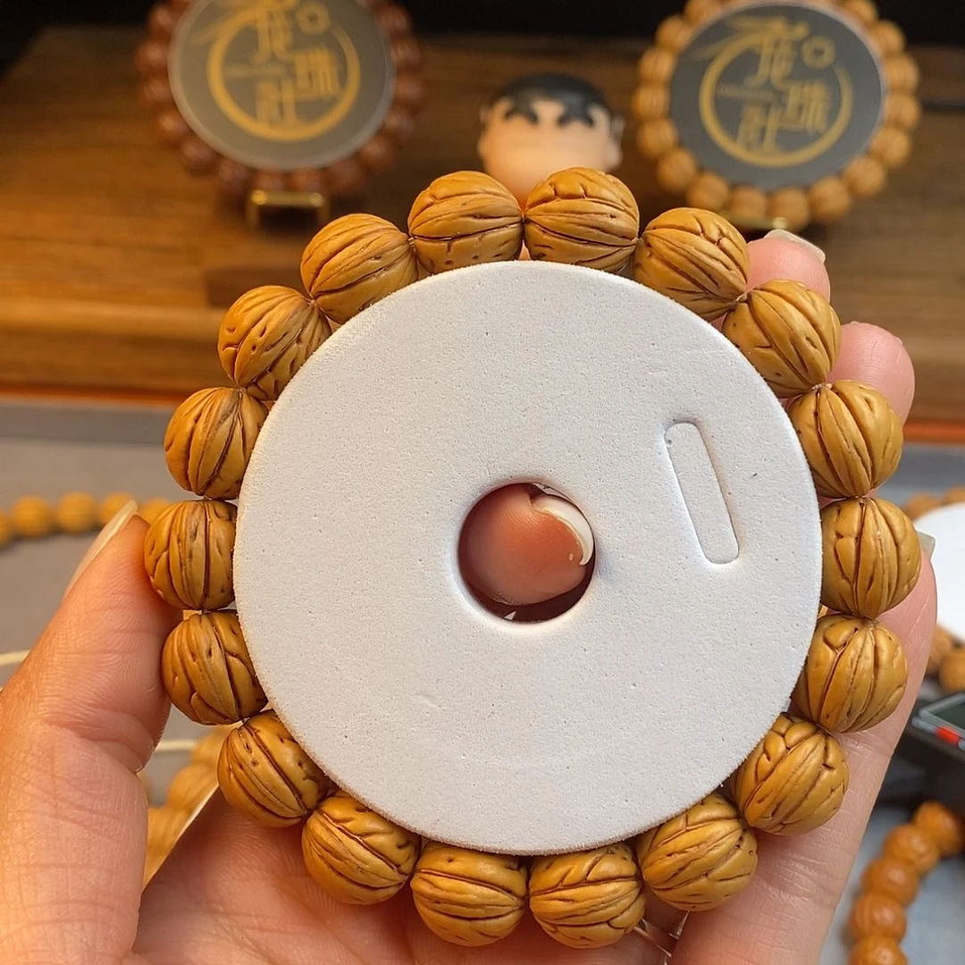 桃核手串肌肉14.5  （尺寸误差0.5之间）