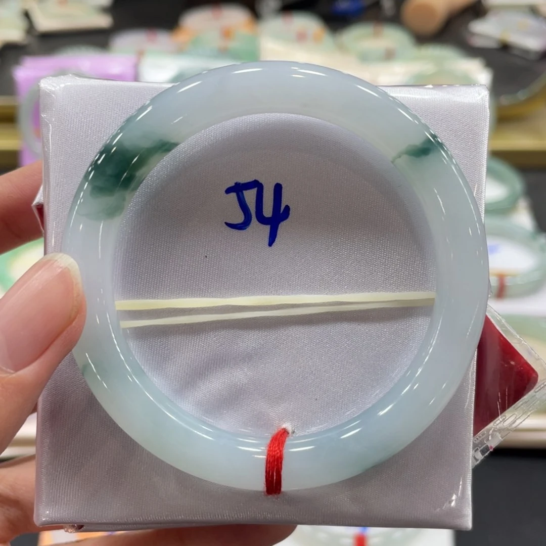 翡翠手镯未镶嵌翡翠手镯