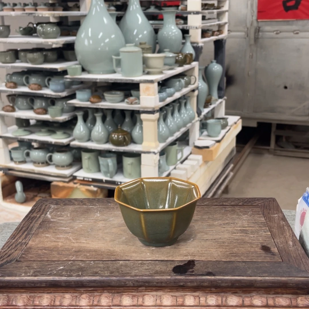 瓷片青绿釉八方杯