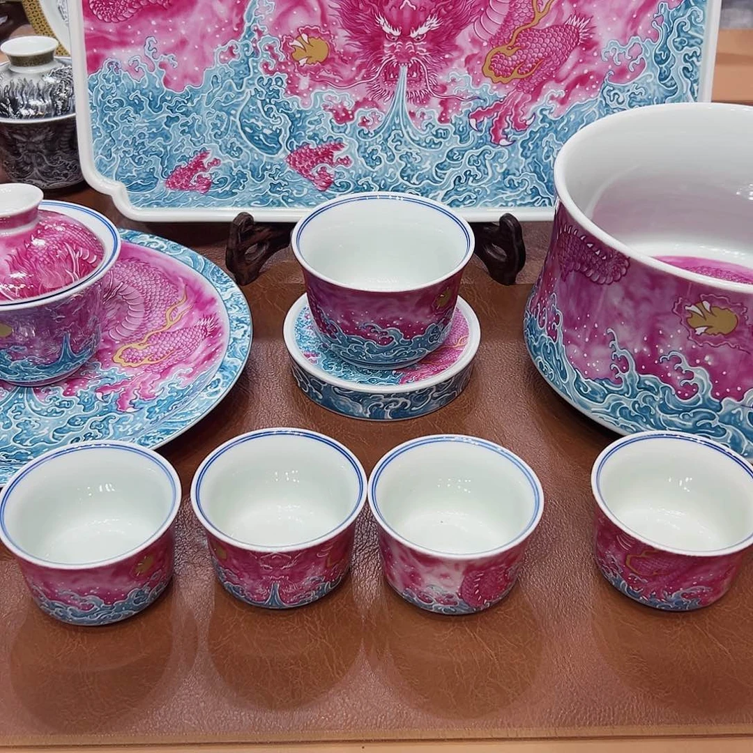 摆件景德镇陶瓷艺术展在上海举办期间举行开幕仪式