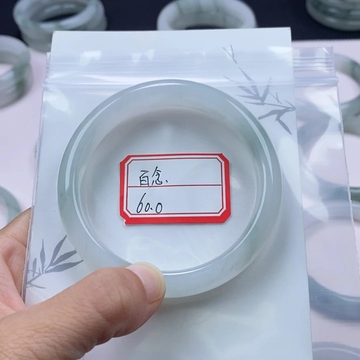 未镶嵌手镯石英质玉（非洲翠）