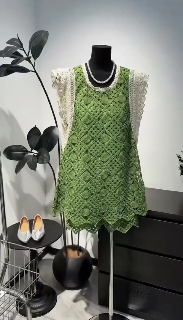 夏季显瘦舒适时尚花编上衣与短裤套装