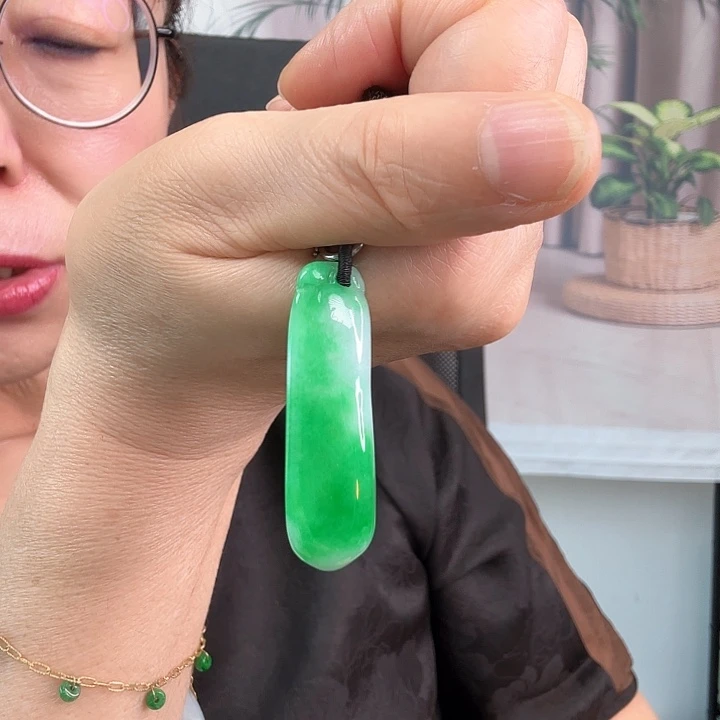 翡翠颈饰未镶嵌福瓜