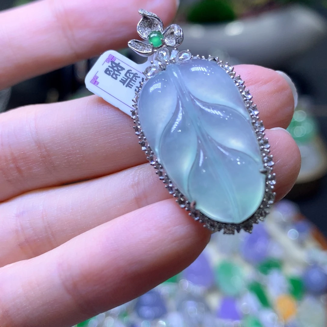 【闪购商品】翡翠颈饰18K金镶嵌翡翠吊坠项链