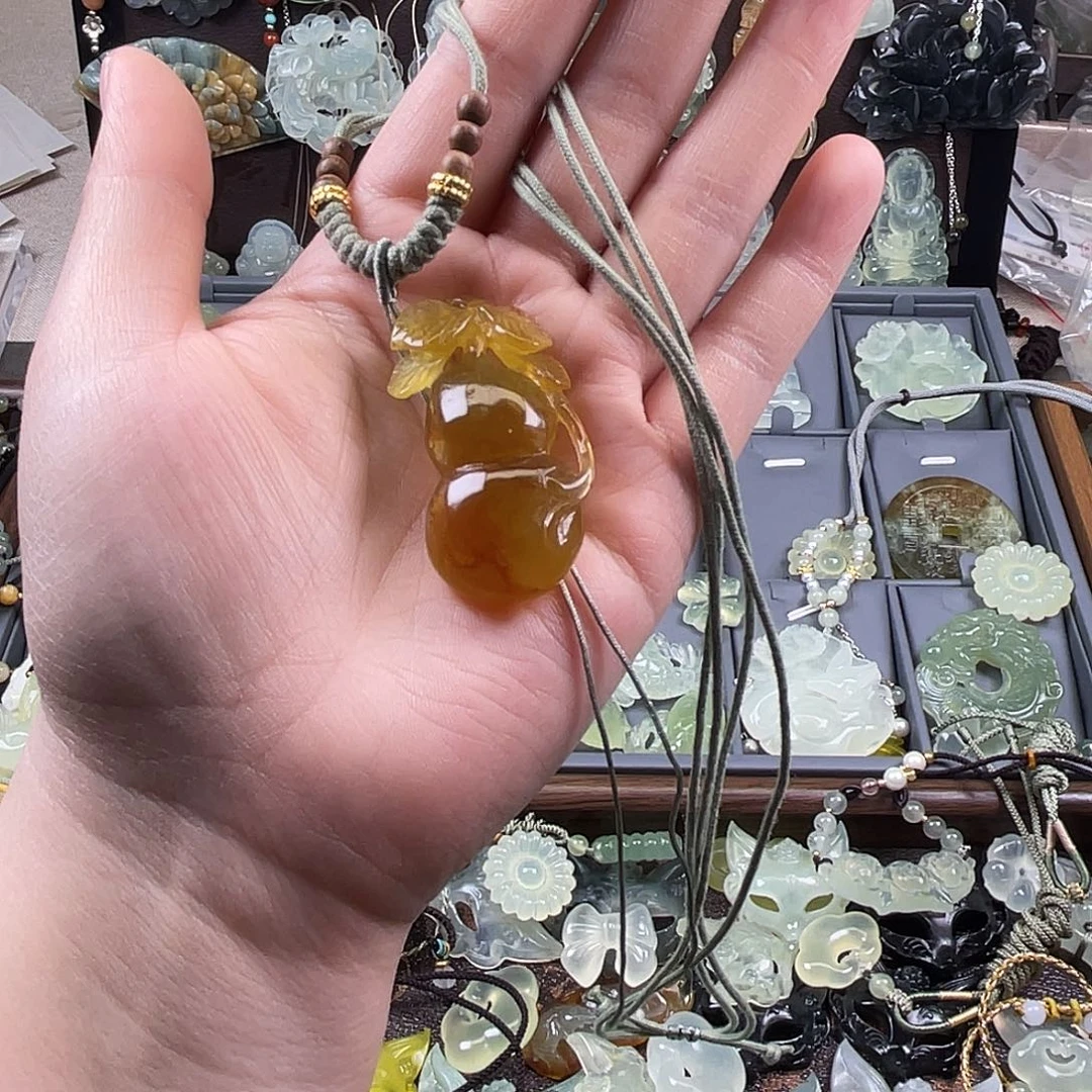 岫玉未镶嵌吊坠(赠链)