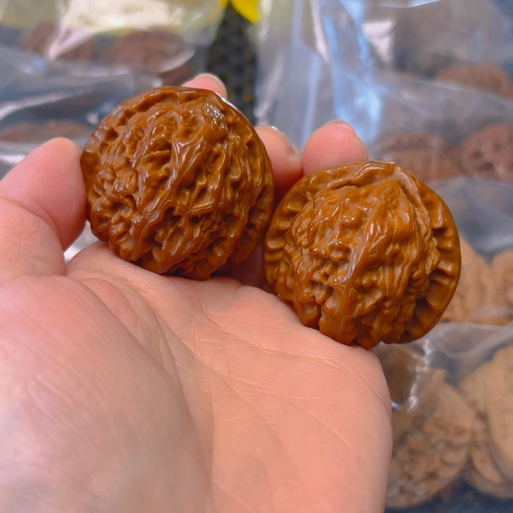 文玩核桃吊坠白狮子41