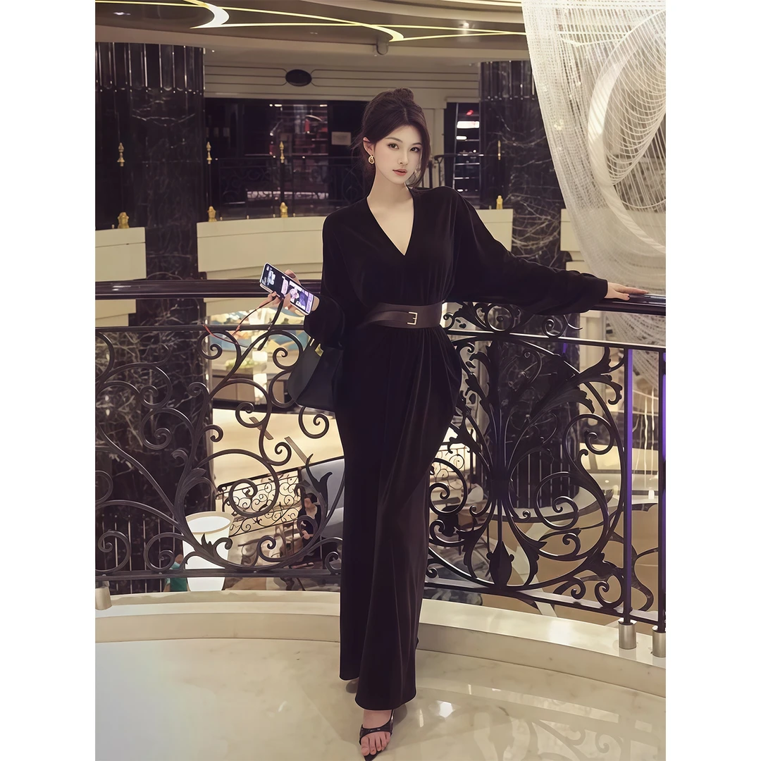 法式赫本风V领长袖连衣裙女秋季新款修身显瘦高级感气质高腰长裙